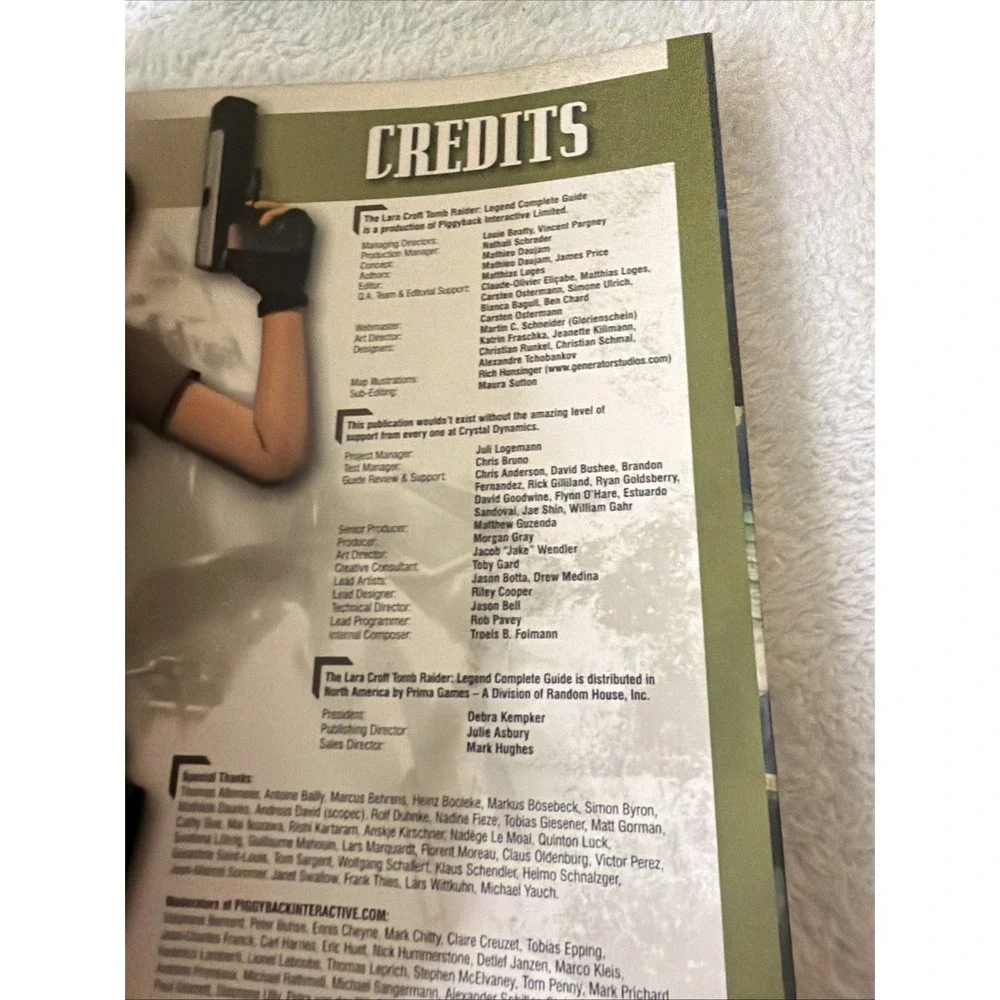Lara Croft Tomb Raider Legends PC DVD ROM & Complete Guide Field Notes Game VTG